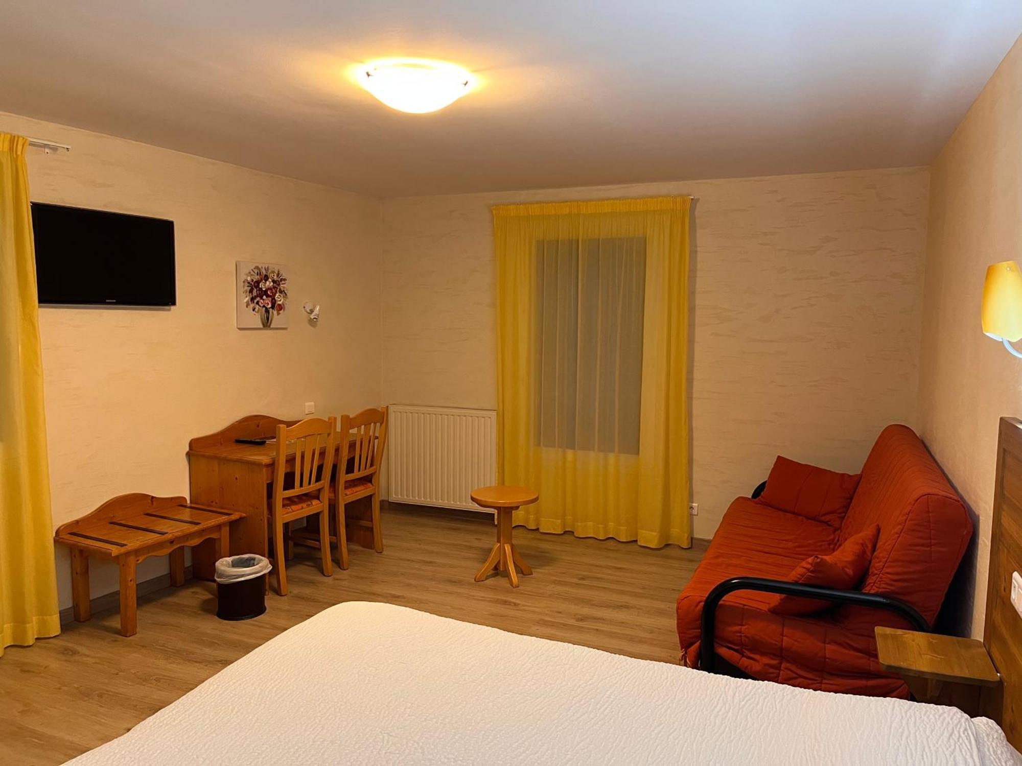 Logis Hotel Spa Restaurant Le Provence Lanarce Bagian luar foto