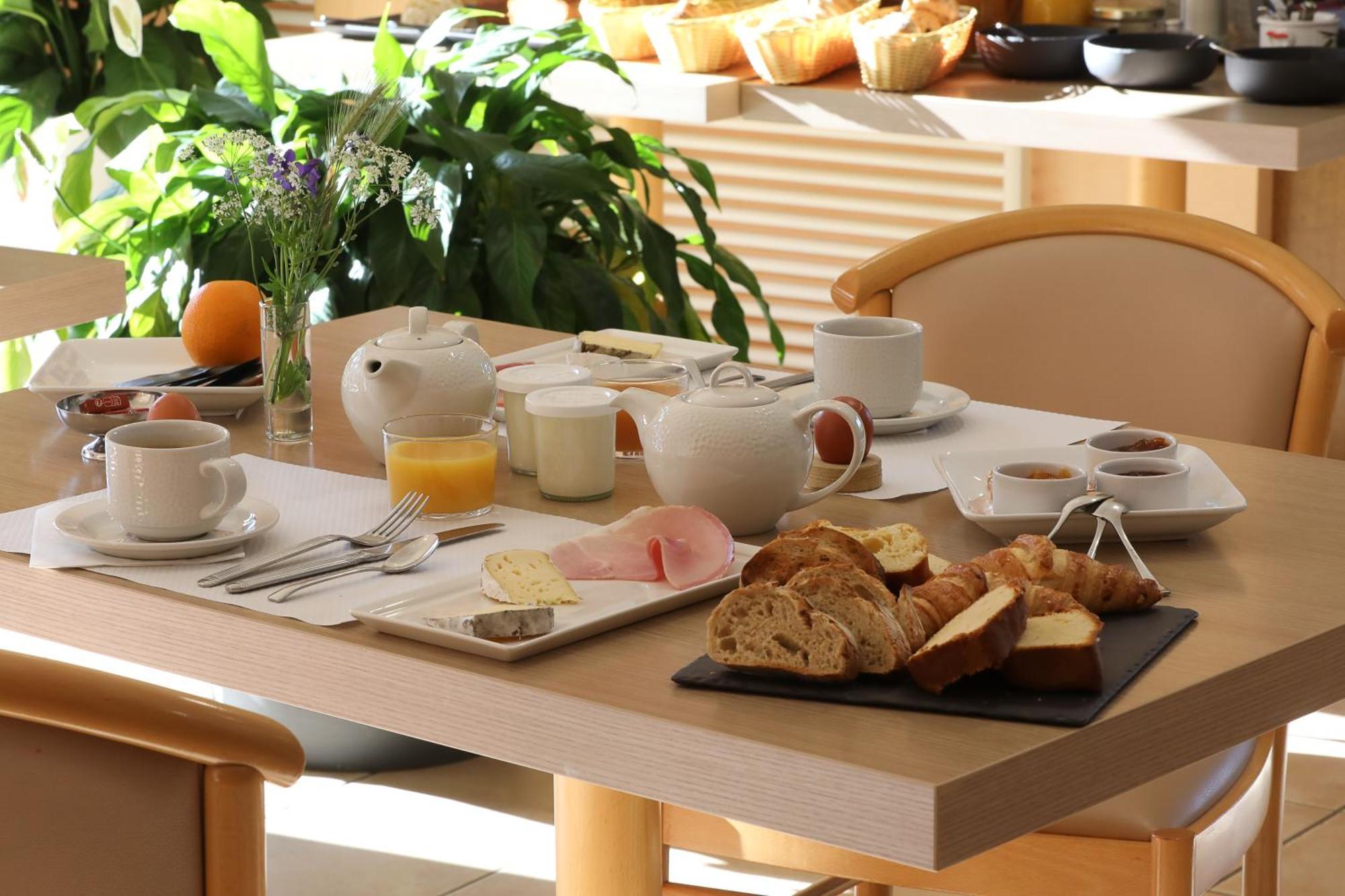Logis Hotel Spa Restaurant Le Provence Lanarce Bagian luar foto