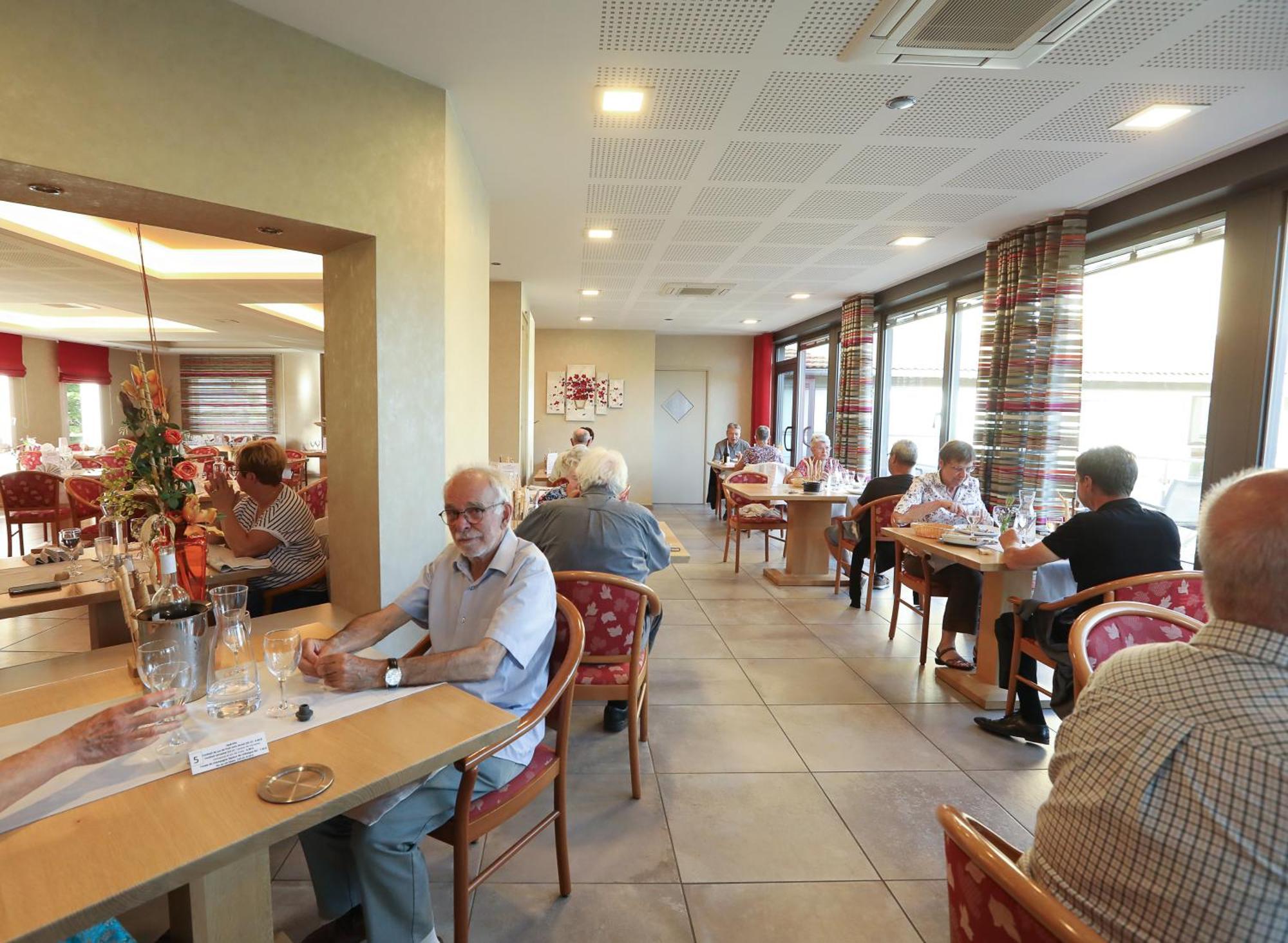 Logis Hotel Spa Restaurant Le Provence Lanarce Bagian luar foto