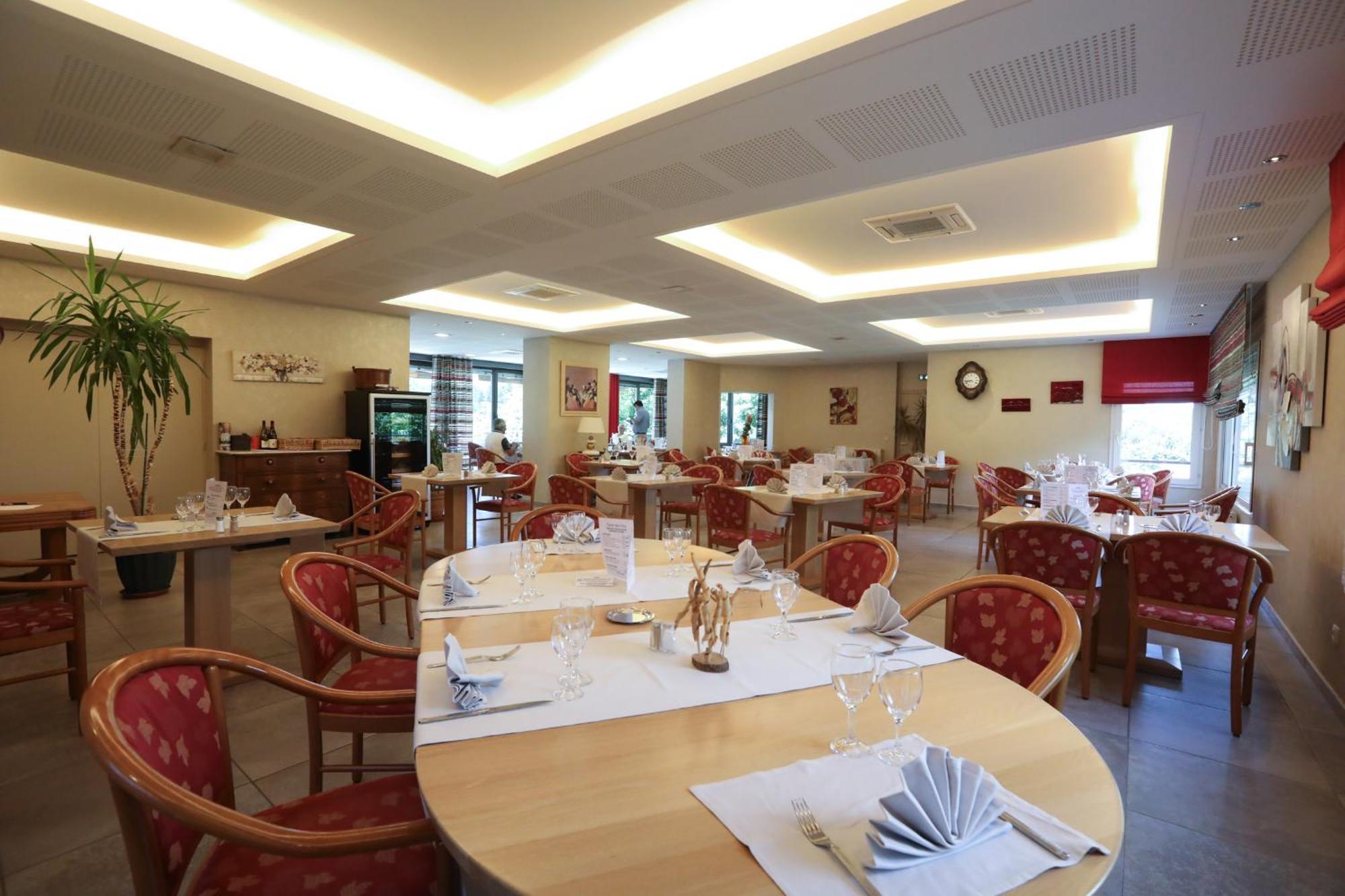 Logis Hotel Spa Restaurant Le Provence Lanarce Bagian luar foto