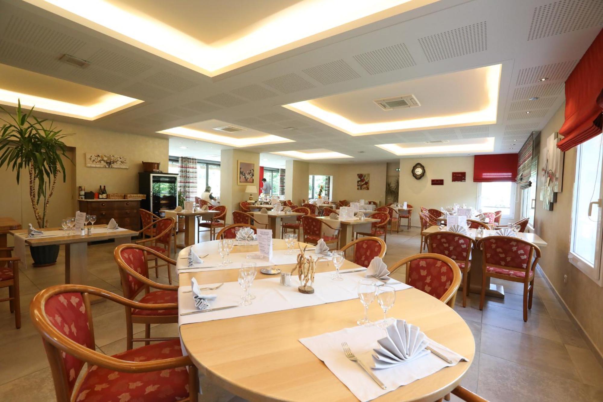 Logis Hotel Spa Restaurant Le Provence Lanarce Bagian luar foto
